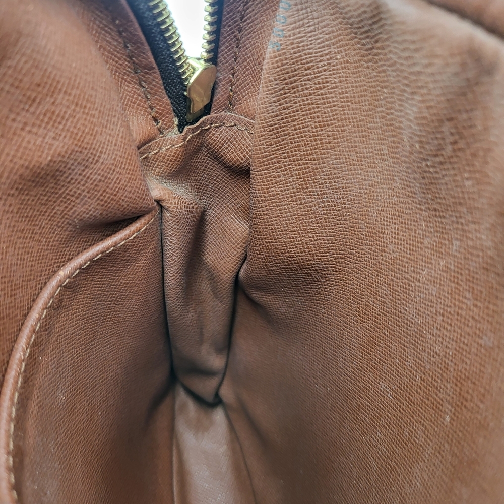 Louis Vuitton Monogram Danube Crossbody Shoulder Bag.. Authentic.. - Picture 9 of 16